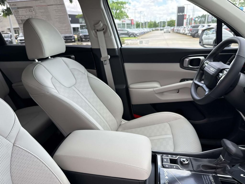 New 2026 White Kia EX image 10
