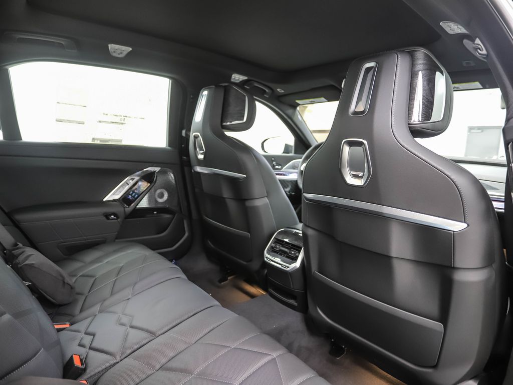 Thumbnail: 2025 BMW 7 Series - 27