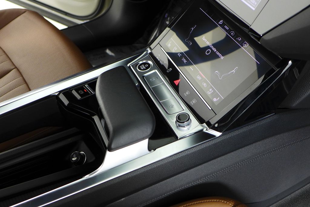 Thumbnail: 2022 Audi e-tron - 15