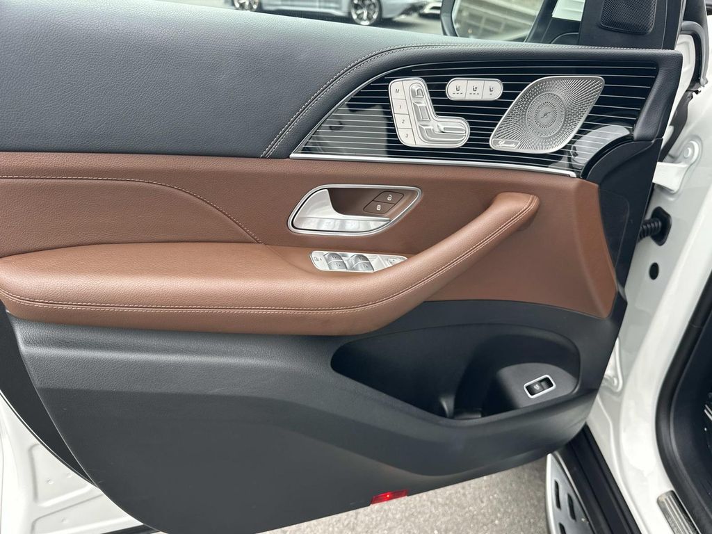Thumbnail: 2024 Mercedes-Benz GLS - 17