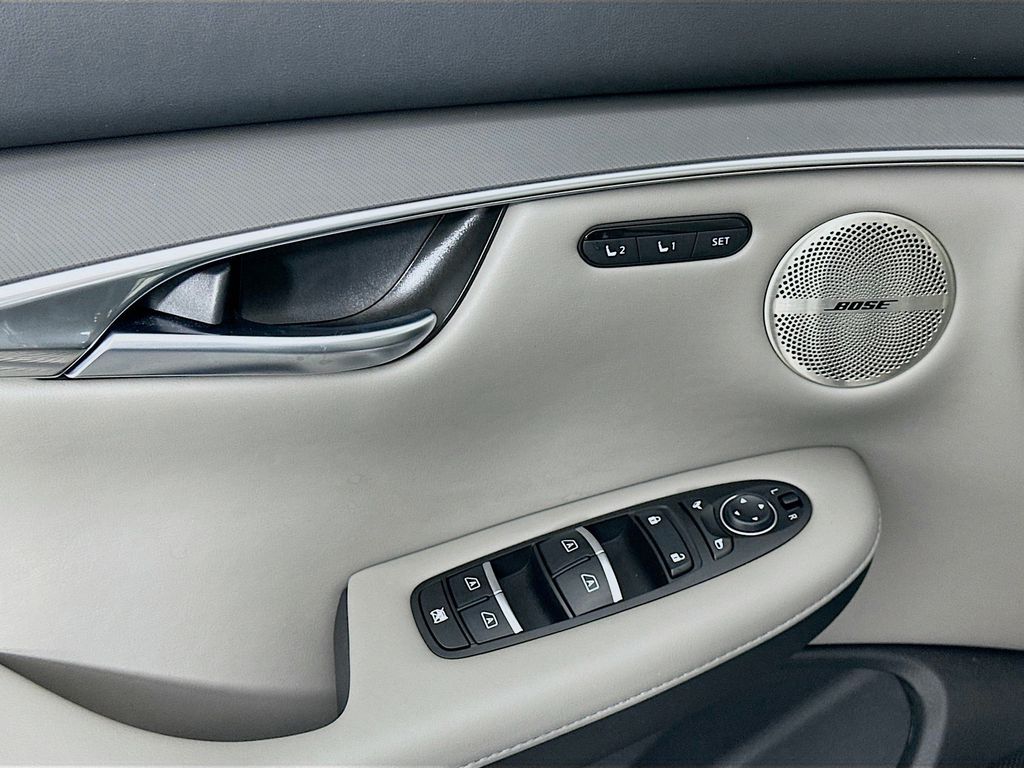 Thumbnail: 2025 INFINITI QX50 - 17