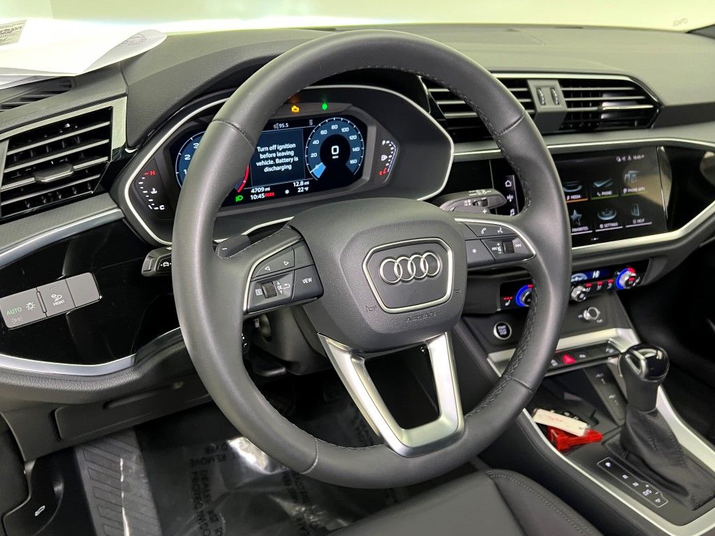 Thumbnail: 2025 Audi Q3 - 27