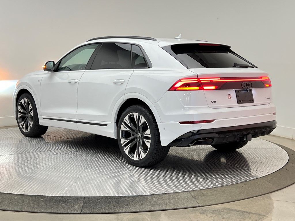 Thumbnail: 2025 Audi Q8 - 4