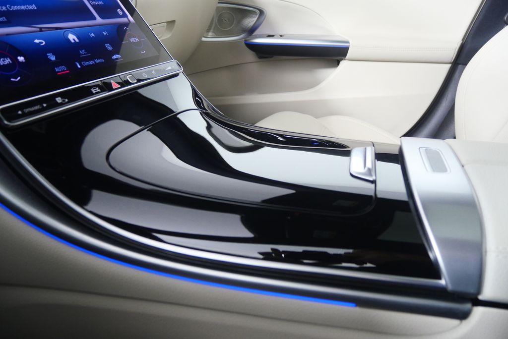 Thumbnail: 2023 Mercedes-Benz C-Class - 25