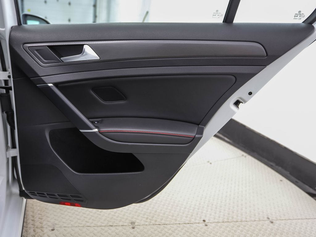 Thumbnail: 2019 Volkswagen Golf - 24