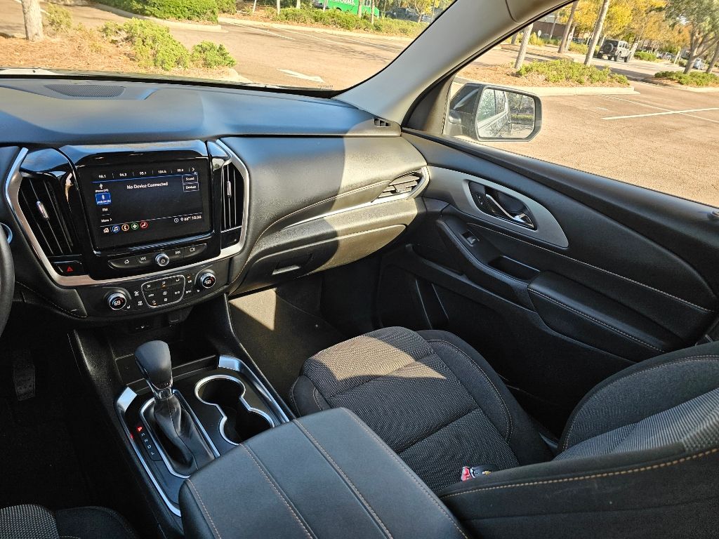 2021 Chevrolet Traverse LT 28