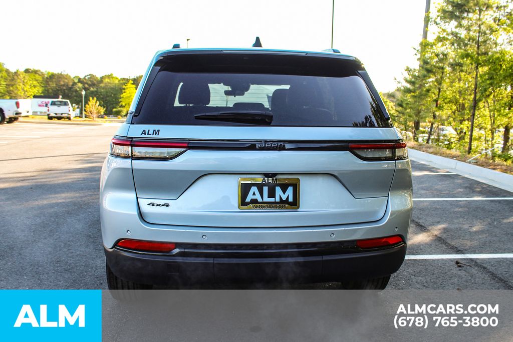 Used 2025 Silver Jeep Altitude image 11