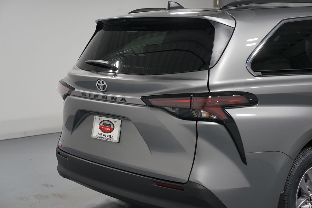Thumbnail: 2026 Toyota Sienna - 9