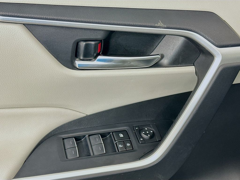 Thumbnail: 2023 Toyota RAV4 - 18