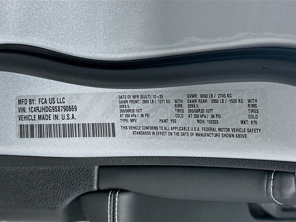 New 2025 Silver Jeep Overland image 19