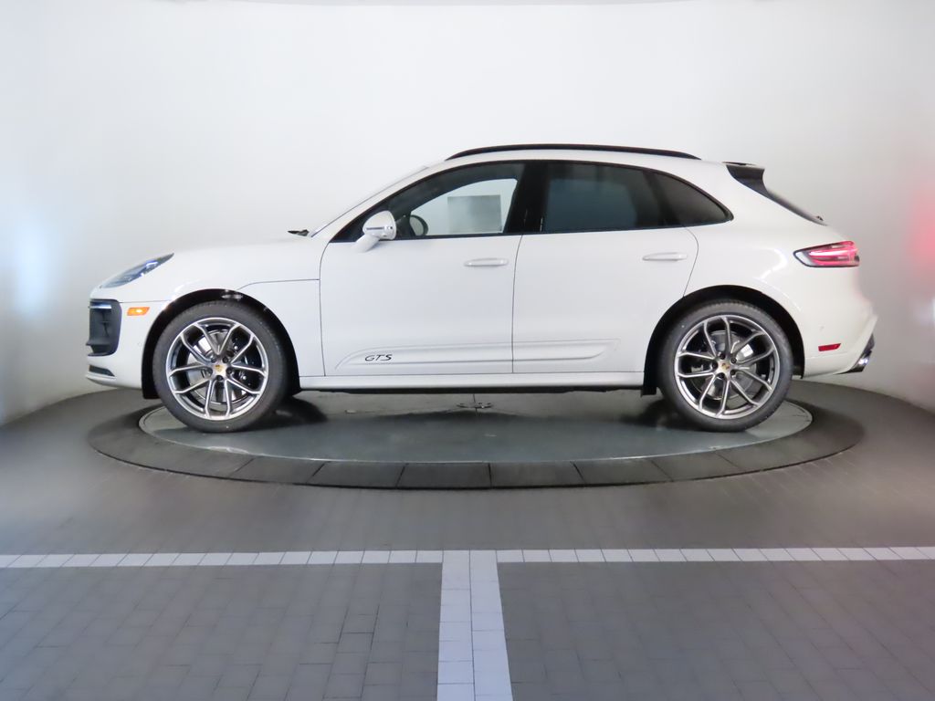 Thumbnail: 2025 Porsche Macan - 2
