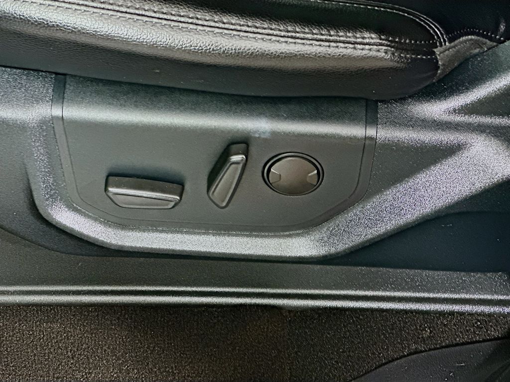 Used 2021 Black Ford XLT image 23