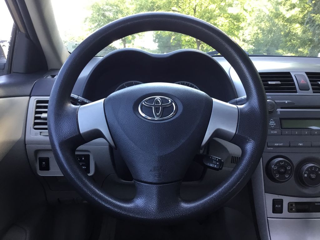 Thumbnail: 2011 Toyota Corolla - 9