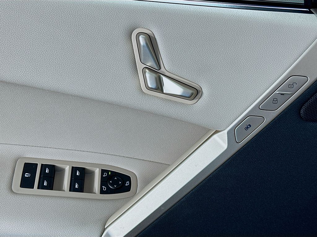 Thumbnail: 2024 BMW iX - 18