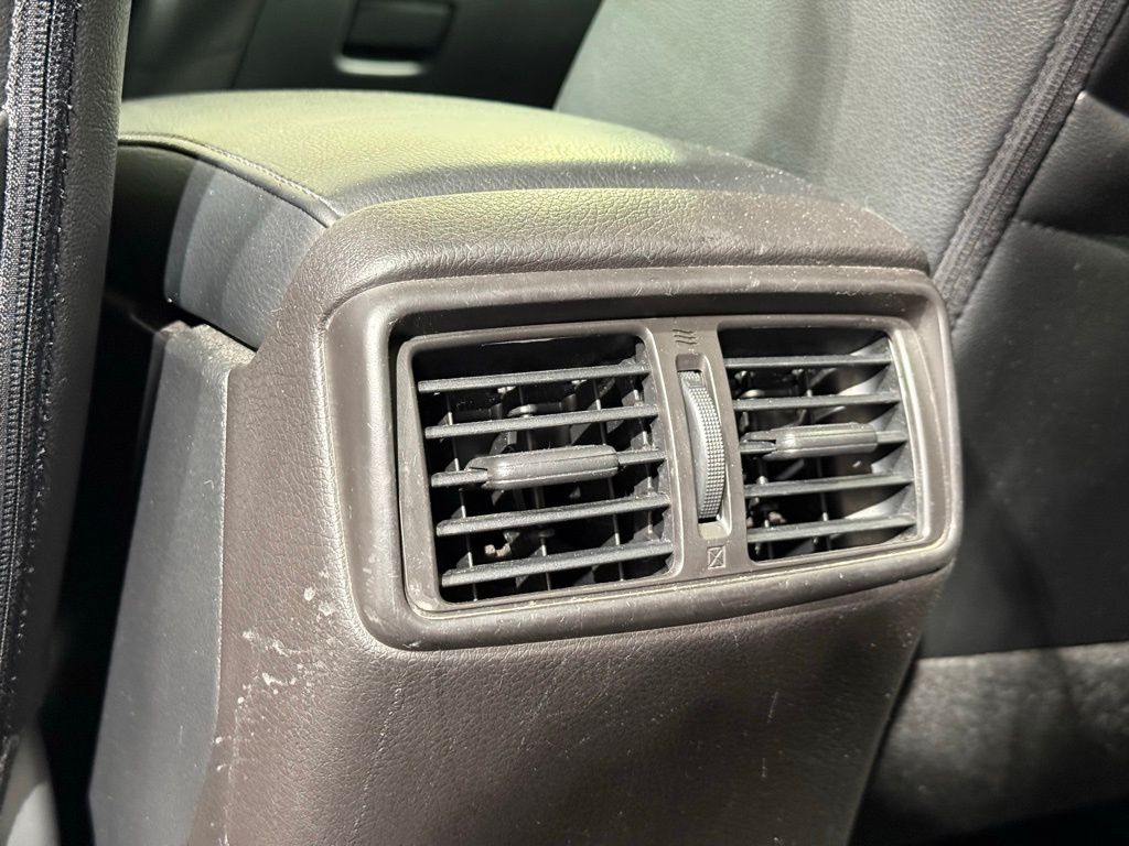 2016 Nissan Rogue SL 22