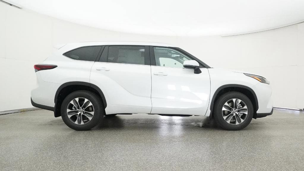 Thumbnail: 2026 Toyota Highlander - 6