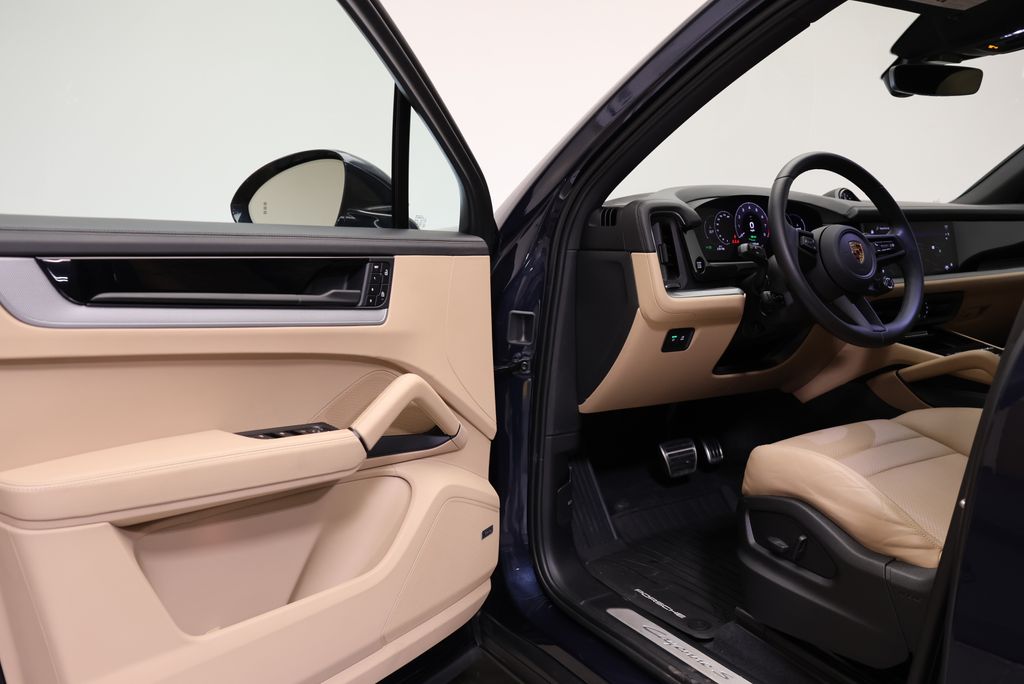 Thumbnail: 2024 Porsche Cayenne - 32