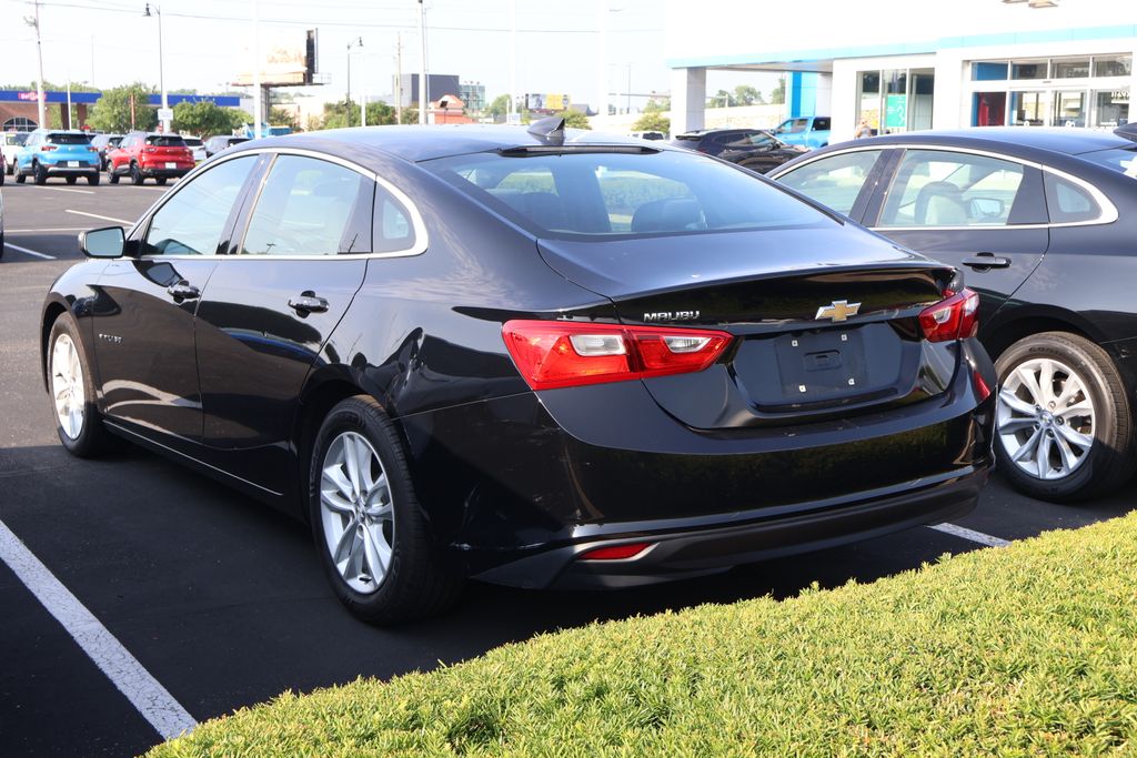 Thumbnail: 2017 Chevrolet Malibu - 7