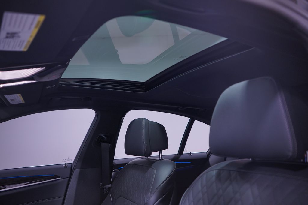 Thumbnail: 2023 BMW 5 Series - 8