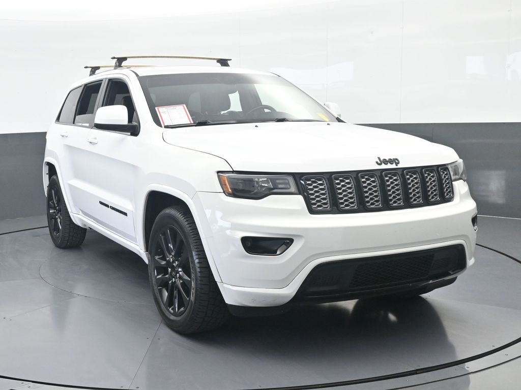Used 2018 Bright White Clearcoat Jeep Altitude image 9