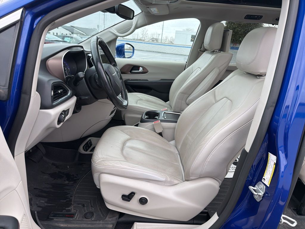 Thumbnail: 2019 Chrysler Pacifica - 18