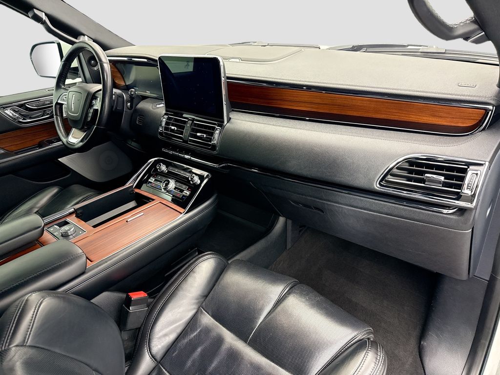 Thumbnail: 2020 Lincoln Navigator - 16