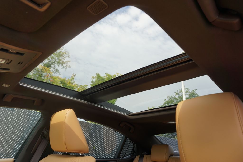 Thumbnail: 2019 Lexus ES - 12
