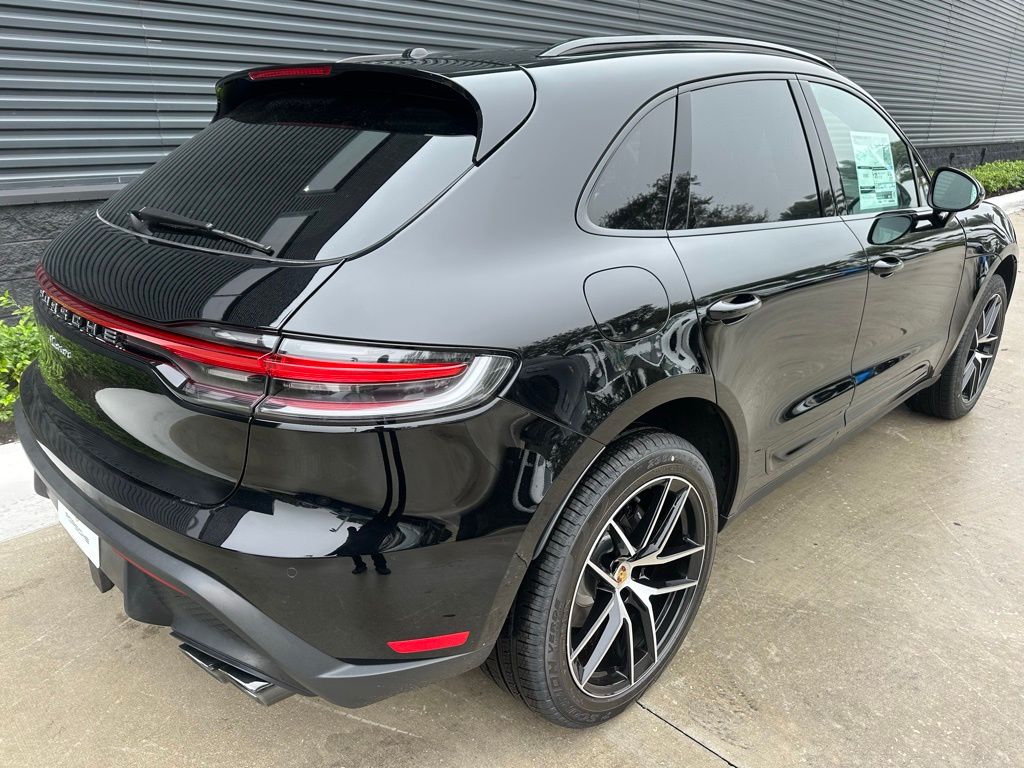 2025 Porsche Macan  8