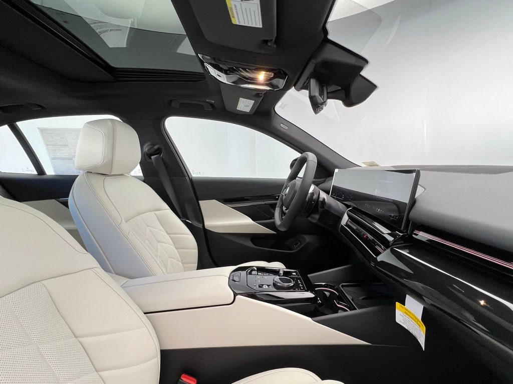 Thumbnail: 2026 BMW 5 Series - 6