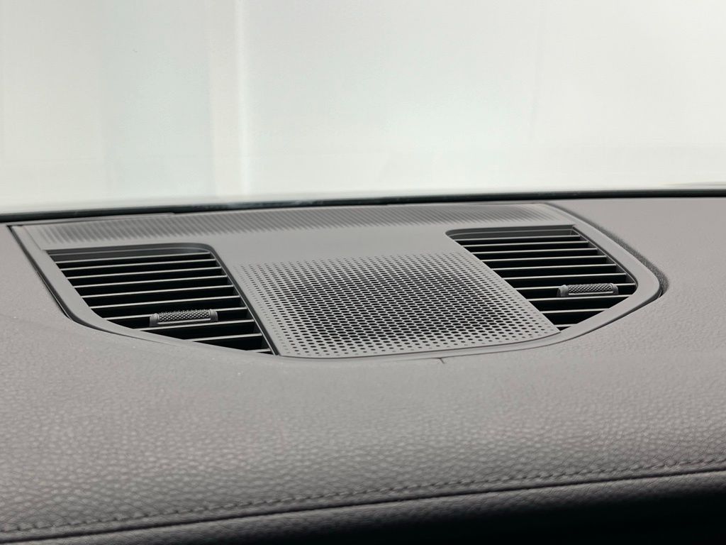 Thumbnail: 2025 Porsche Panamera - 12