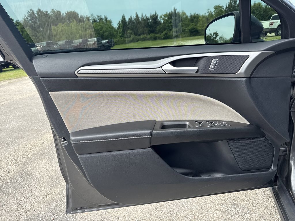 2020 Ford Fusion S - 9