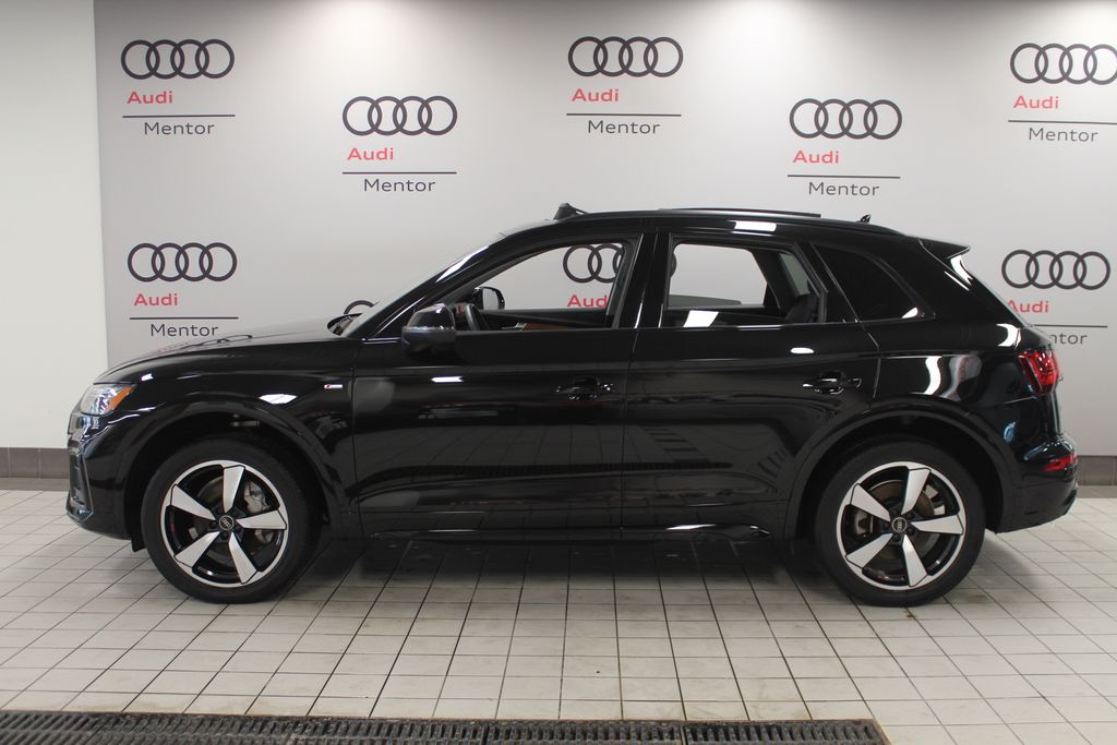 Thumbnail: 2023 Audi Q5 - 3