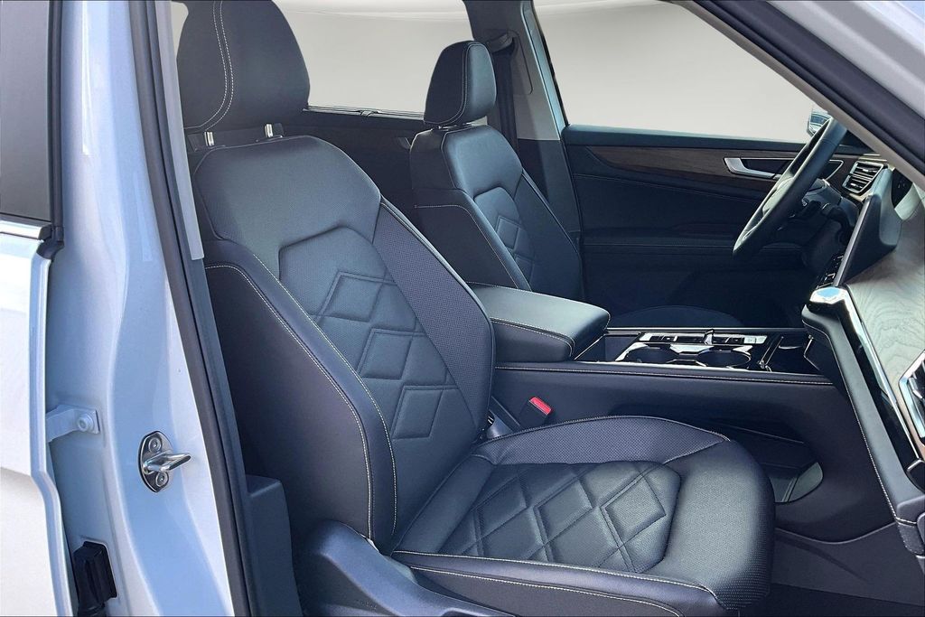 New 2026 White/off-white Volkswagen 2.0T SE w/Technology image 11