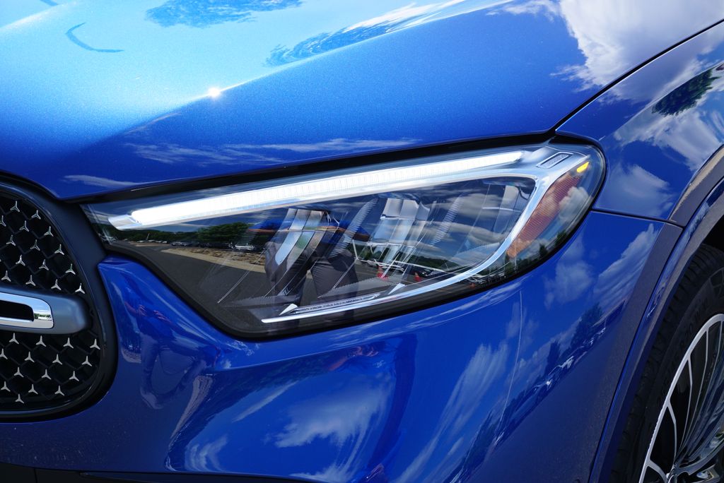 Thumbnail: 2025 Mercedes-Benz GLC - 10