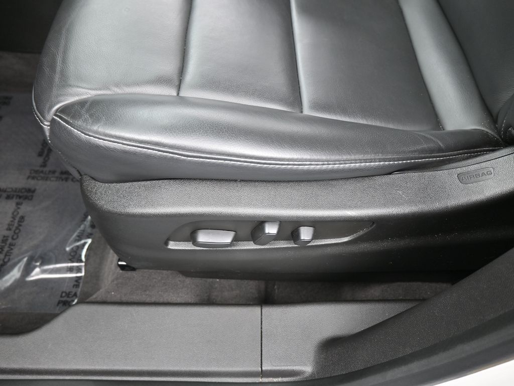 Used 2024 Crystal White Tricoat Cadillac Luxury image 15