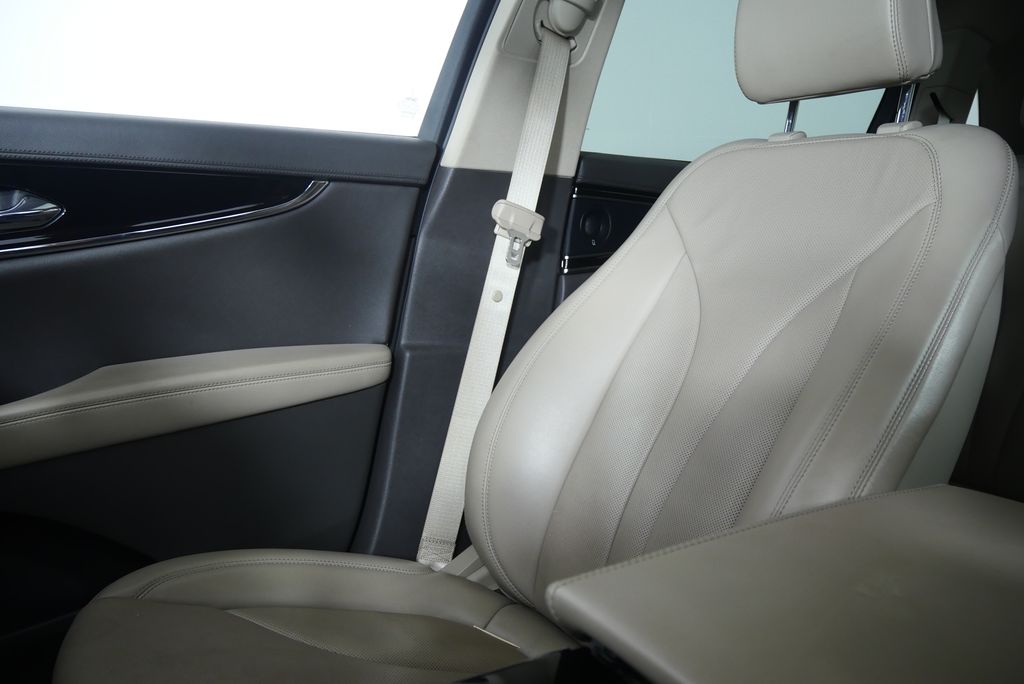 Thumbnail: 2021 Lincoln Nautilus - 24