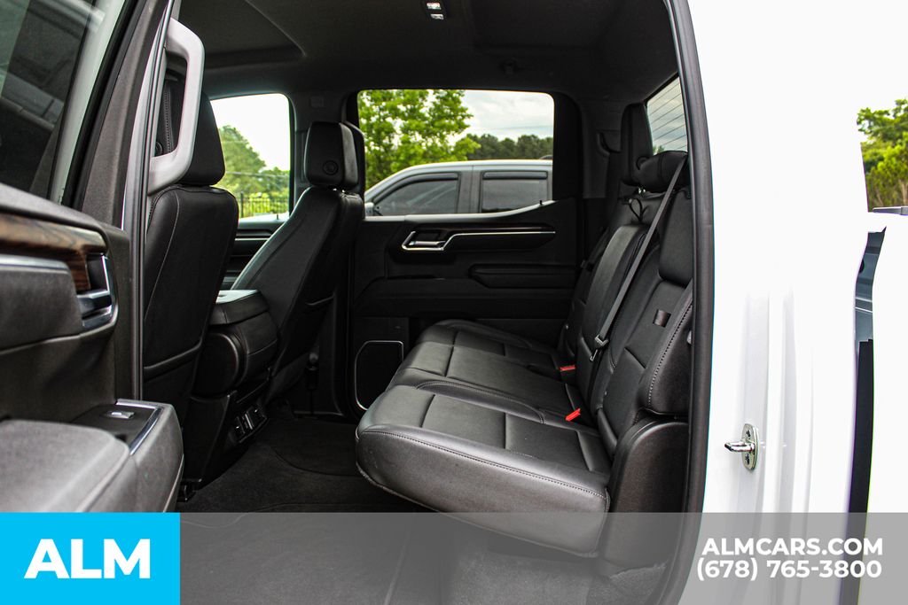 Used 2025 White GMC SLT image 18