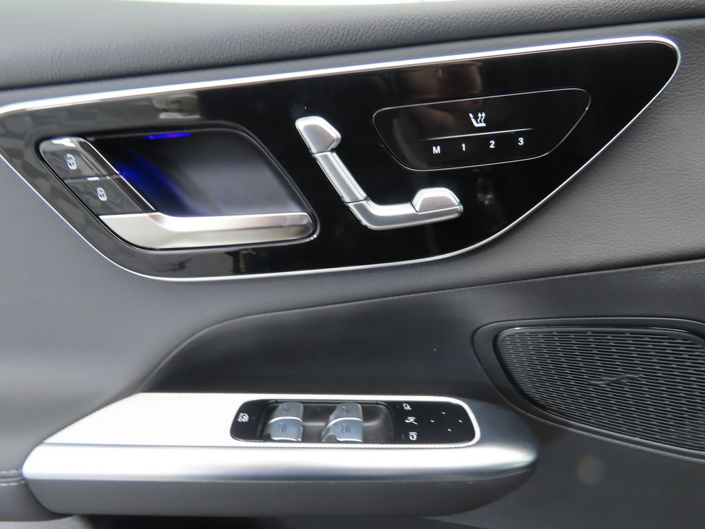 2025 Mercedes-Benz GLC 300 24