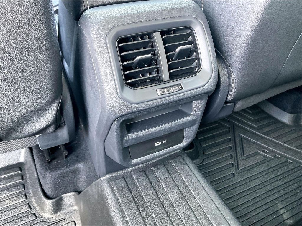 2025 Volkswagen Taos — photo 26