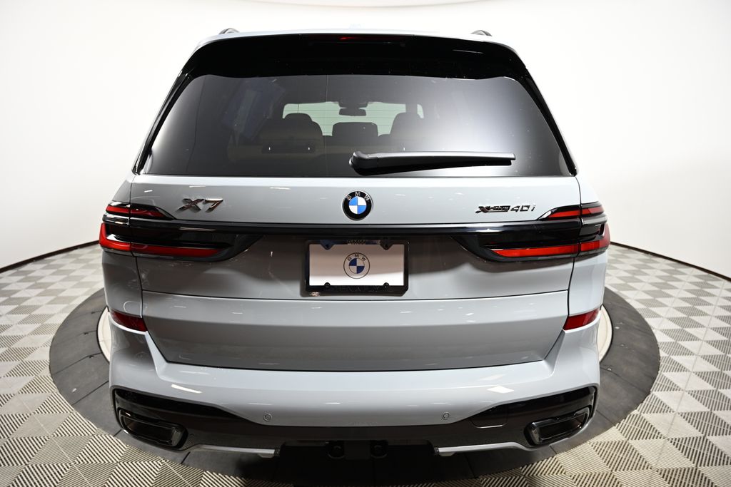 Thumbnail: 2026 BMW X7 - 4