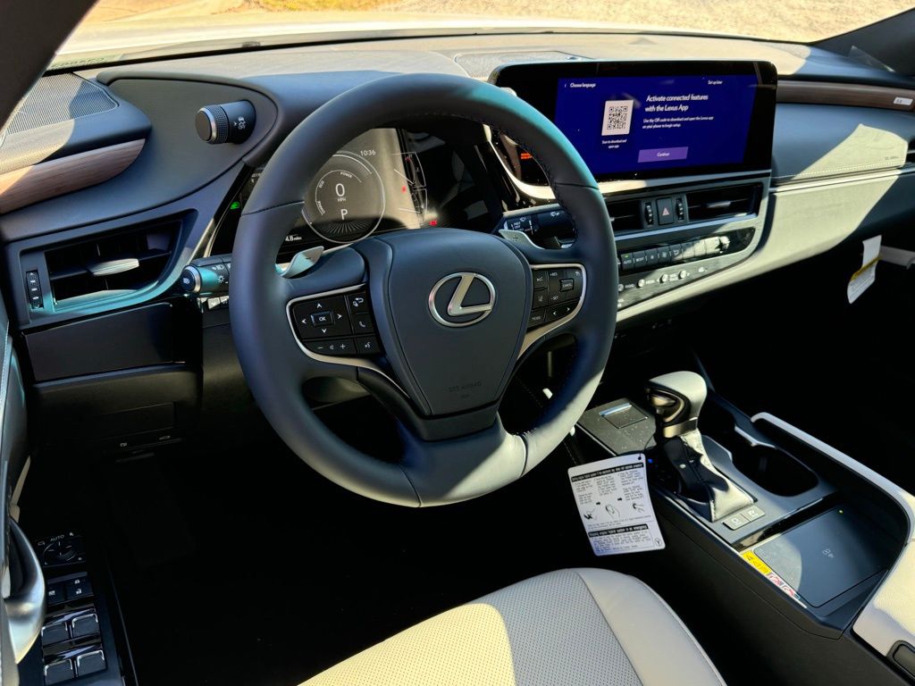 2025 Lexus ES 300h 3