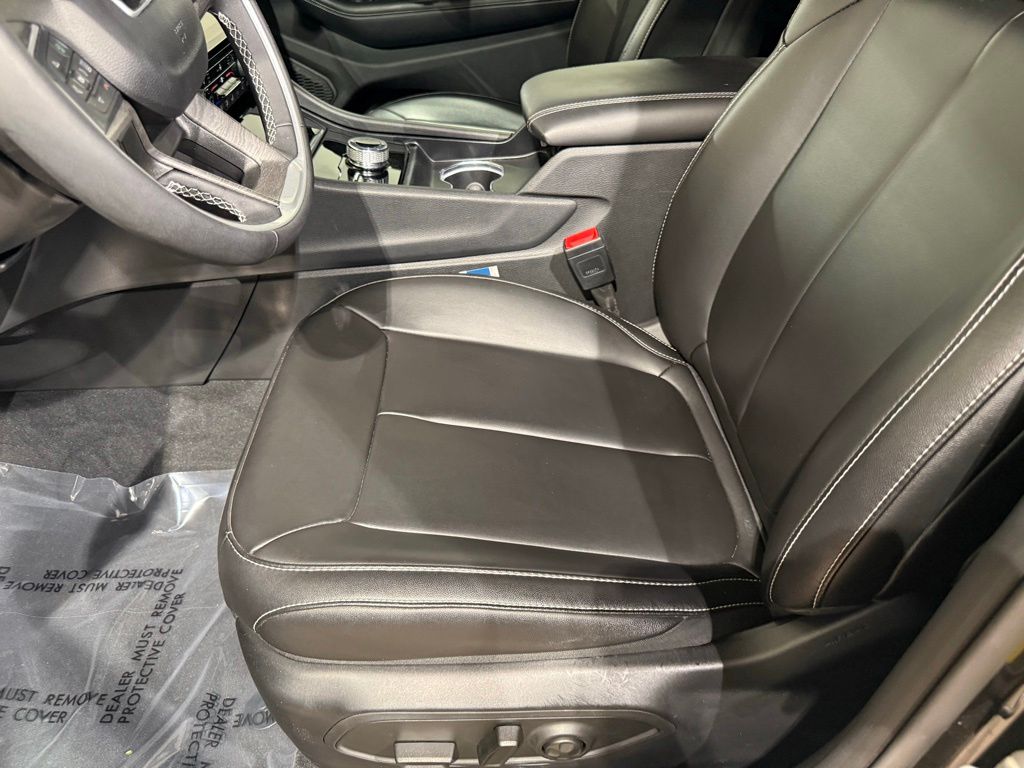 Thumbnail: 2024 Jeep Grand Cherokee - 14