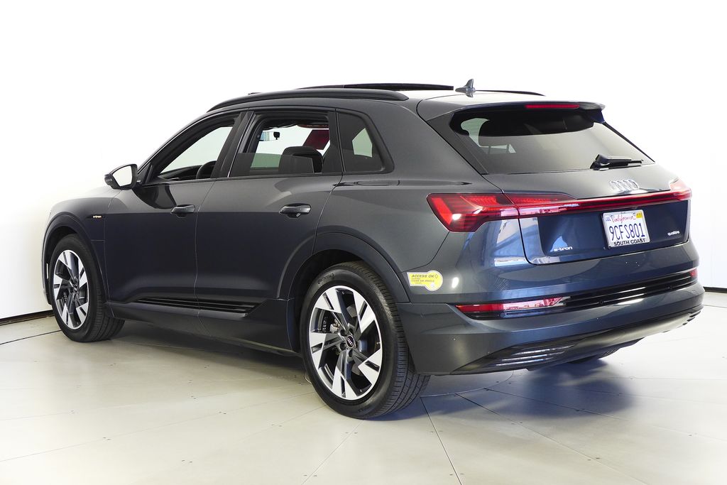Thumbnail: 2022 Audi e-tron - 9