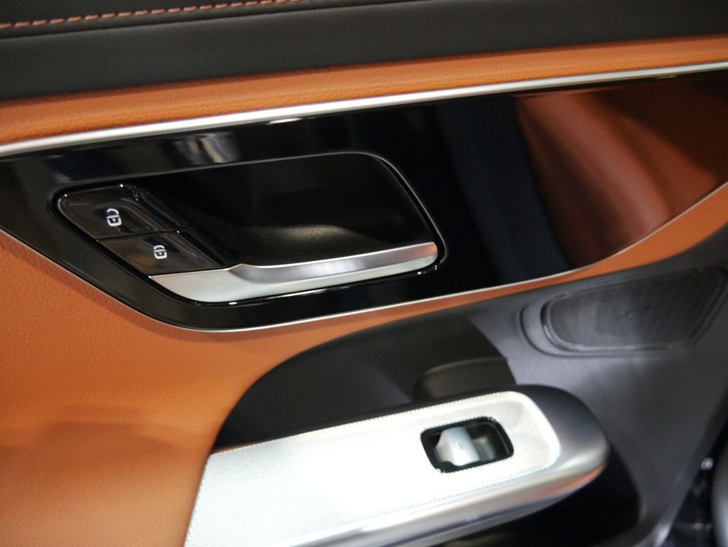 Thumbnail: 2023 Mercedes-Benz GLC - 21