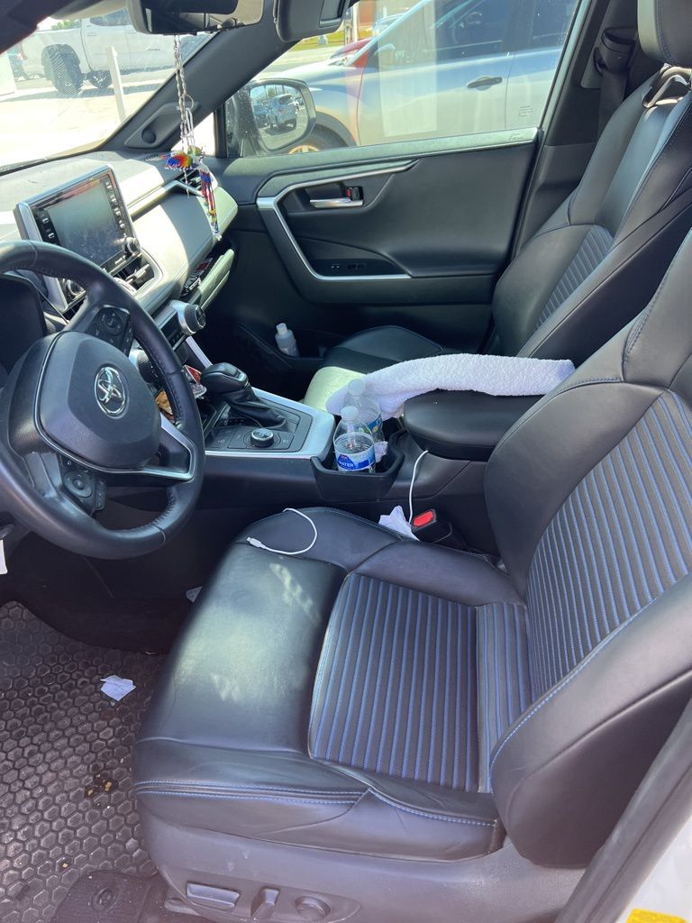Thumbnail: 2020 Toyota RAV4 - 8