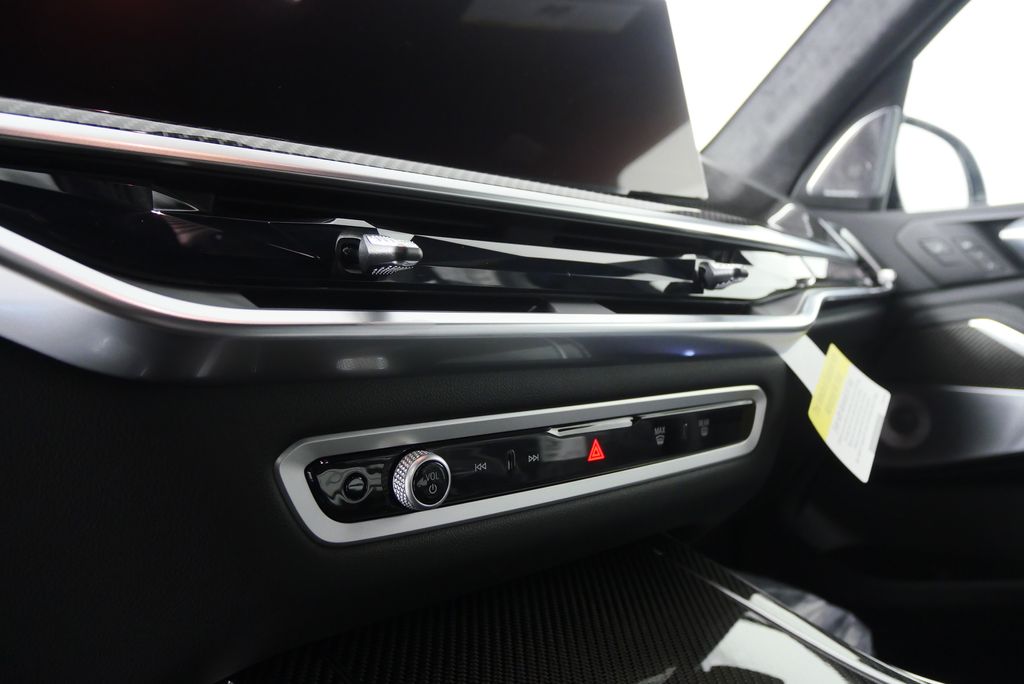 2026 BMW X7 M60i 23