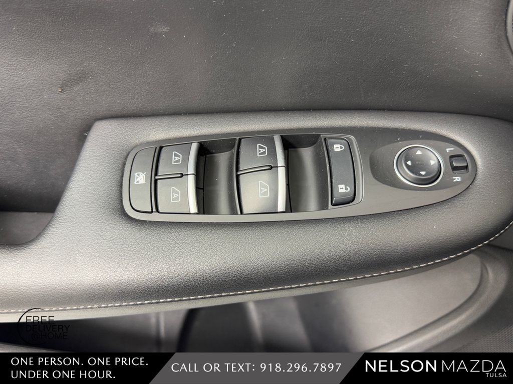 Used 2022 Black INFINITI LUXE image 21