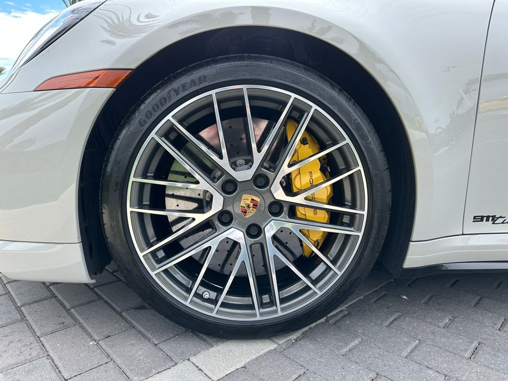 Thumbnail: 2024 Porsche 911 - 15