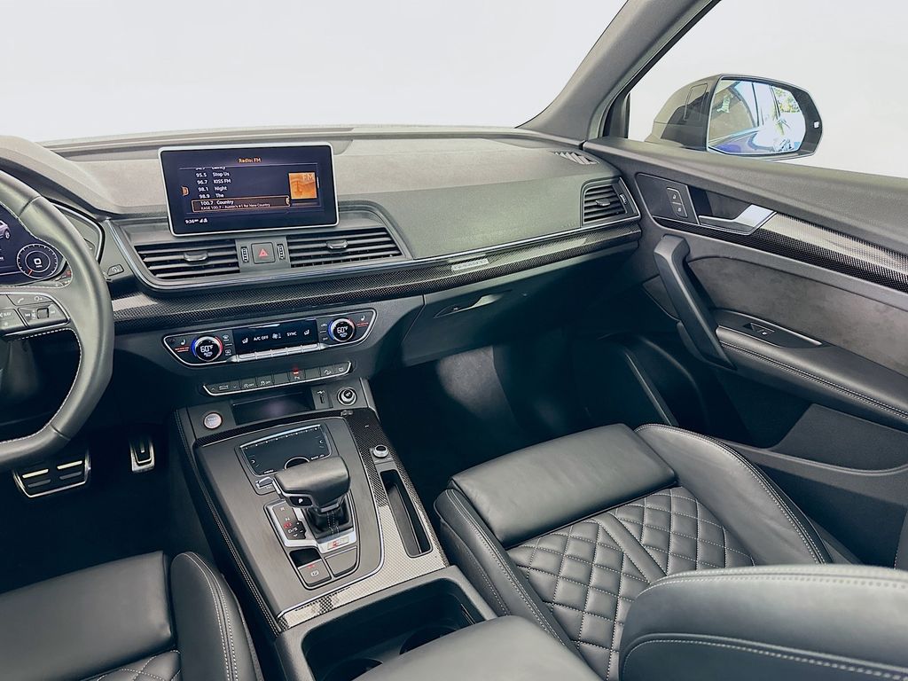 Thumbnail: 2020 Audi SQ5 - 25