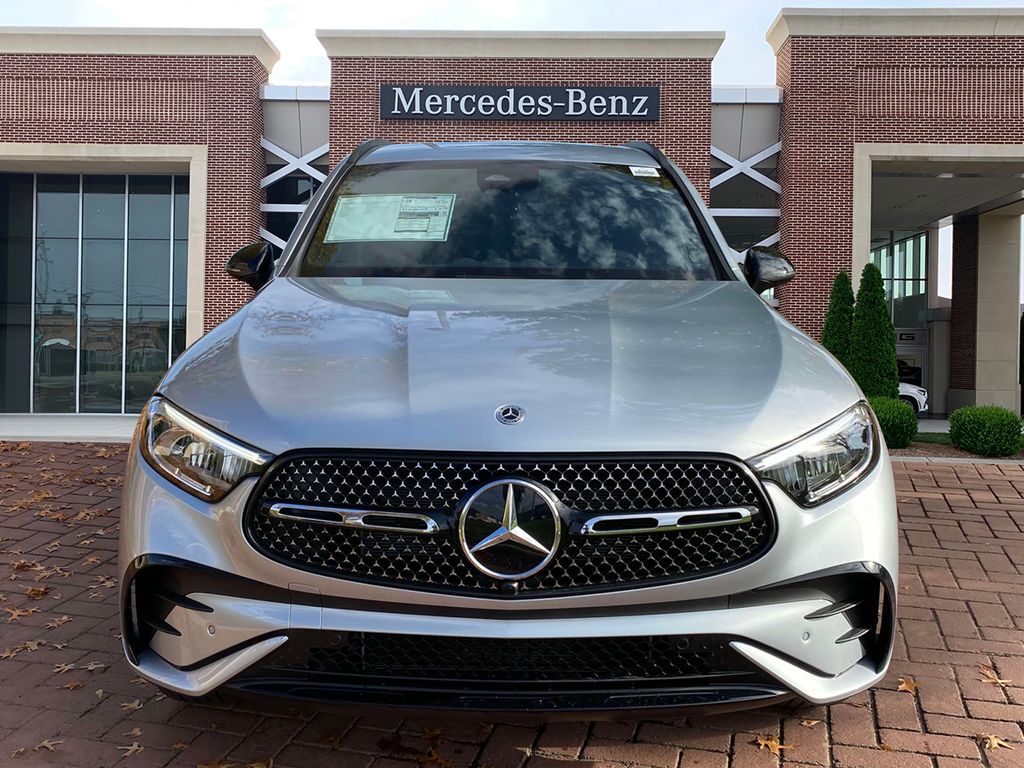 2025 Mercedes-Benz GLC 300 2